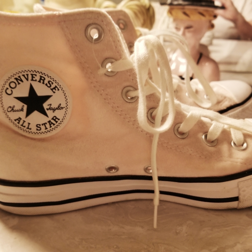 Converse Velvet pale pink high tops size 8